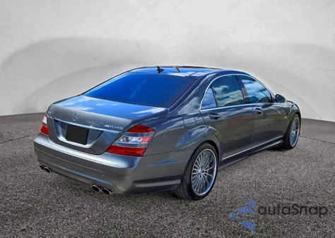 2009 Mercedes-Benz S 63 Amg z USA, uszkodzony, nr VIN WDDNG77XX9A245947